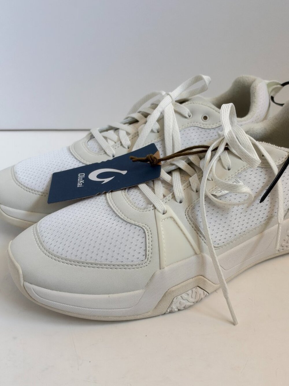 OluKai 'Anau White Pickleball Court Sneakers - Casual Shoes - Mens Size 10.5 NEW